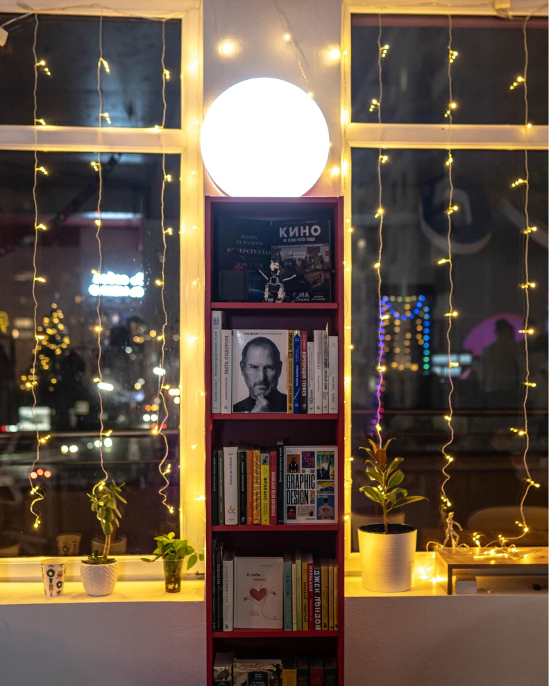 Книжный стеллаж